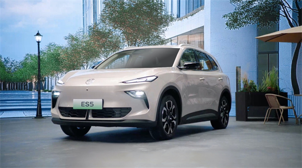 開(kāi)創(chuàng)傳統(tǒng)車(chē)企先河，MG重新發(fā)布ES5，“領(lǐng)先一代、便宜一萬(wàn)”重塑格局